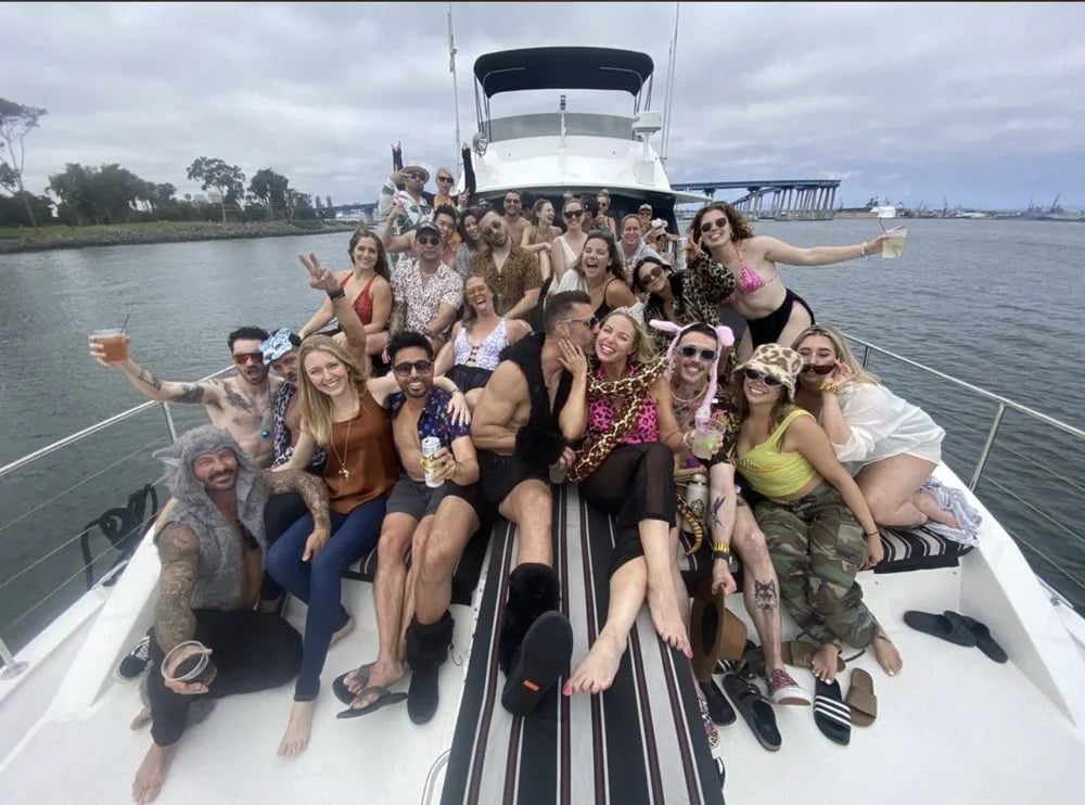 Champagne Yacht image
