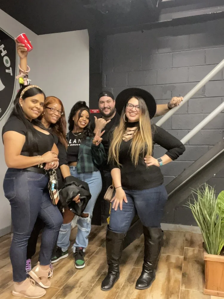 Clutch Shot Axe Throwing image