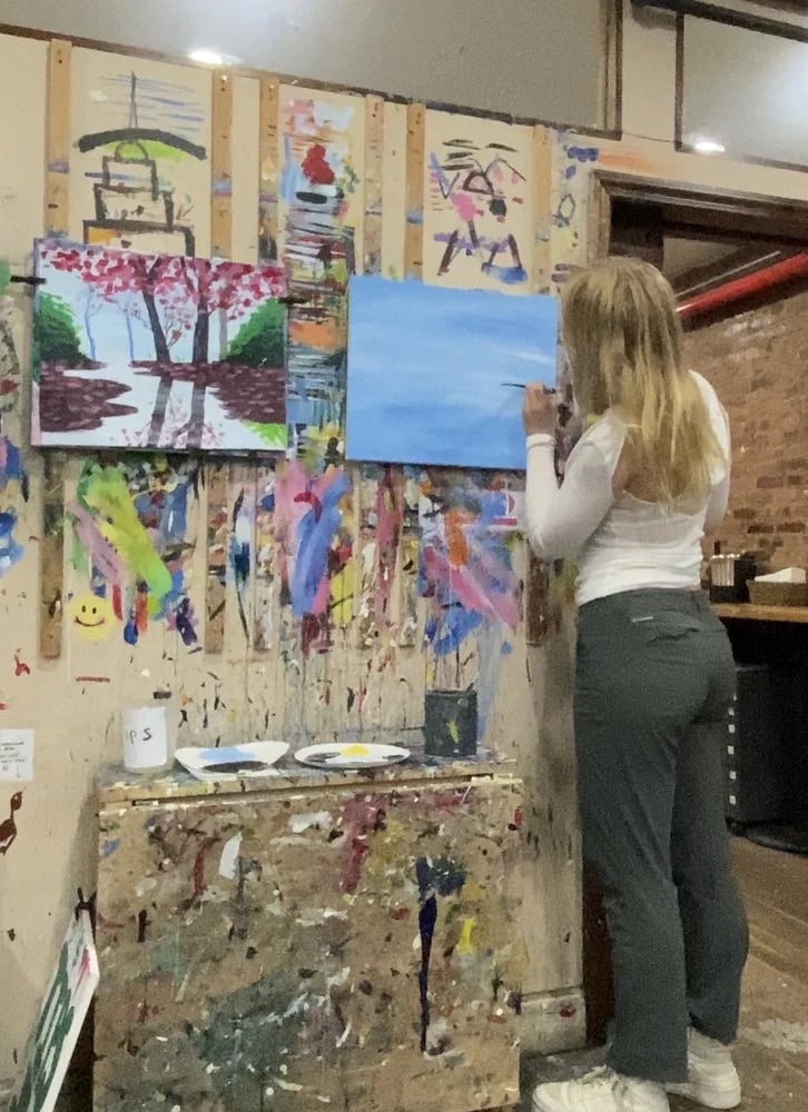 Painting Lounge image