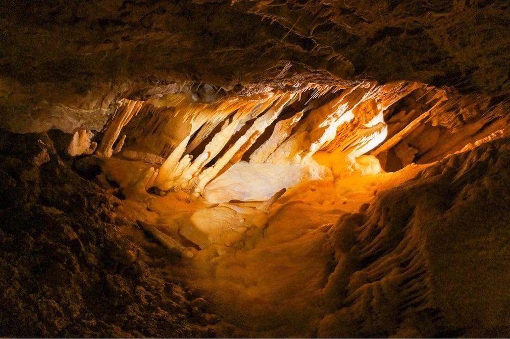 Natural Bridge Caverns image