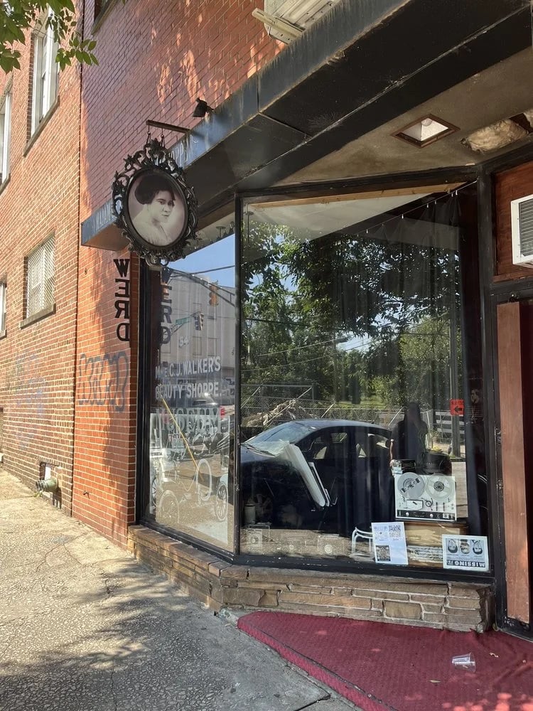 Unexpected Atlanta image
