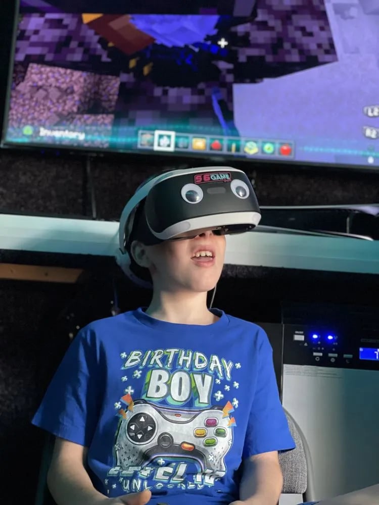 916 Virtual Reality Game Truck image