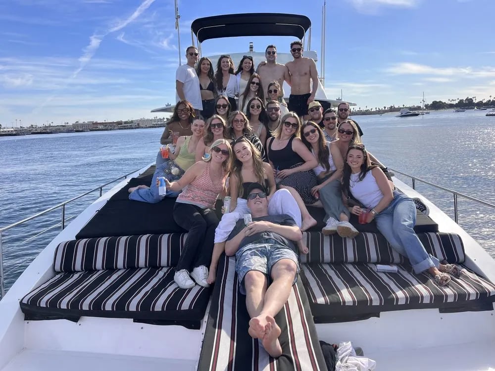 Champagne Yacht image
