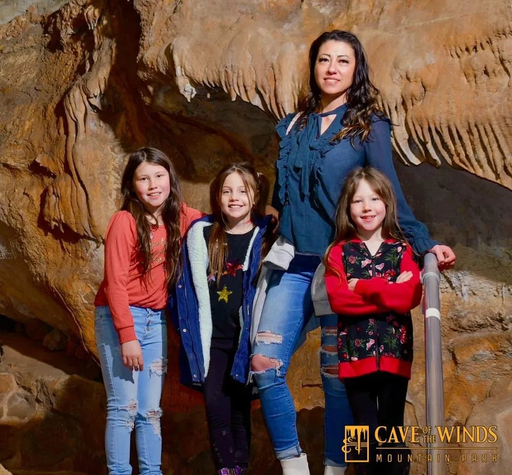 Cave of the Winds Mountain Park image