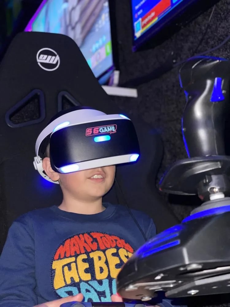 916 Virtual Reality Game Truck image