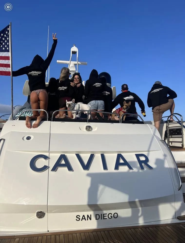 Champagne Yacht image