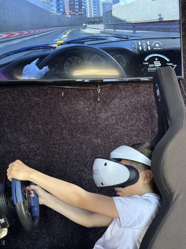 916 Virtual Reality Game Truck image