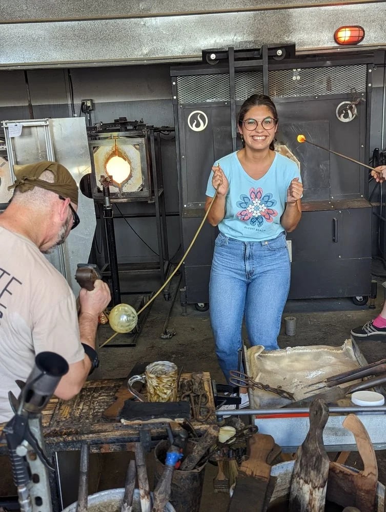 Caliente Hot Glass image