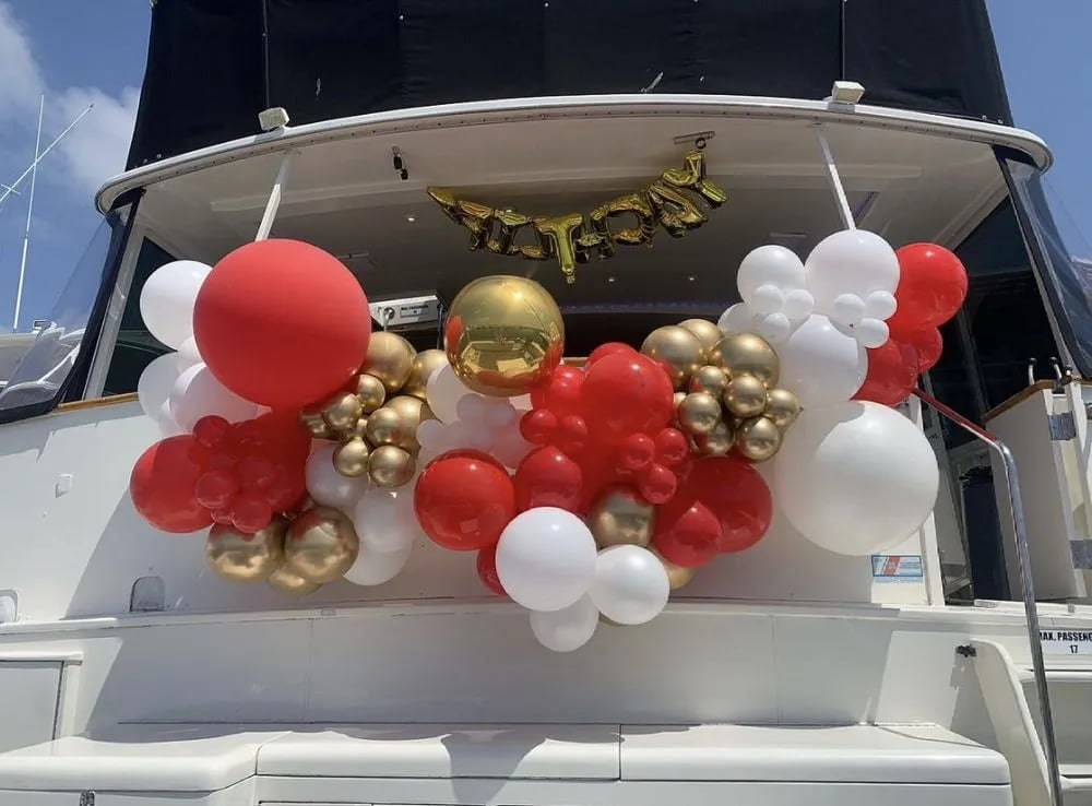 Champagne Yacht image