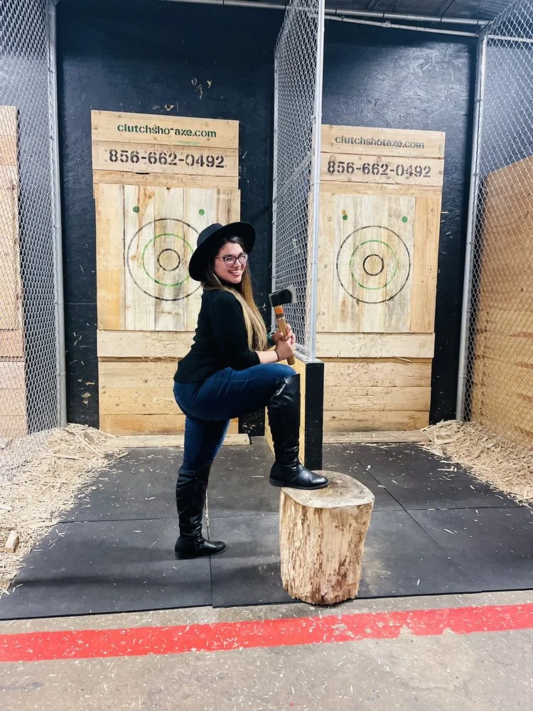 Clutch Shot Axe Throwing image