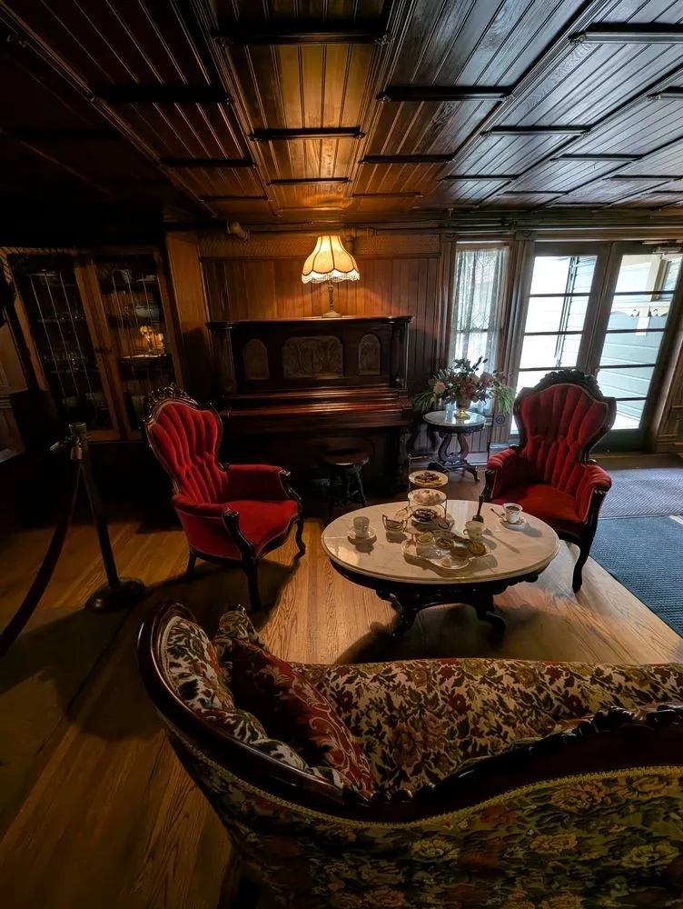 Winchester Mystery House image