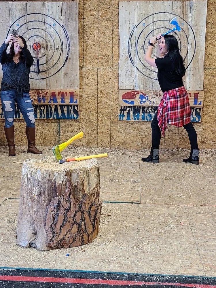 Twisted Axes Throw House Moore image