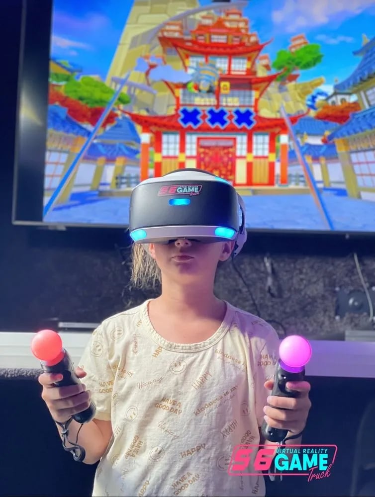916 Virtual Reality Game Truck image