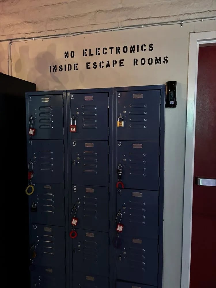 Black Cats Number One Escape Room image