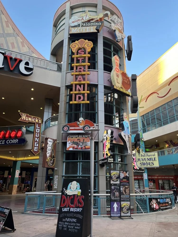 Axehole Vegas image