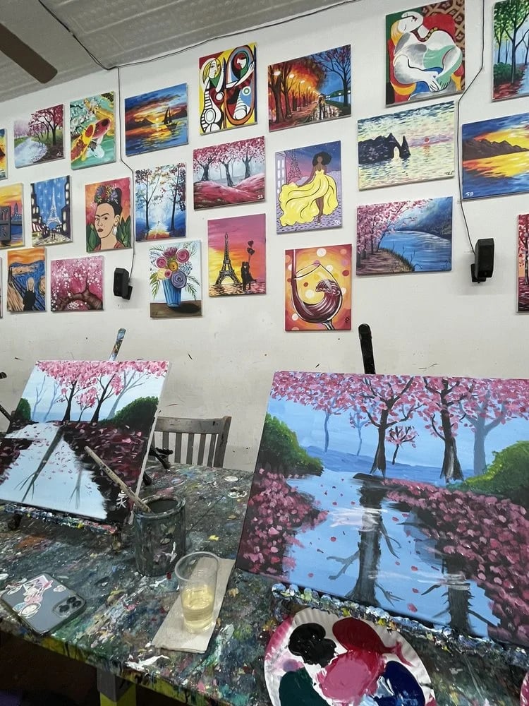 Painting Lounge image