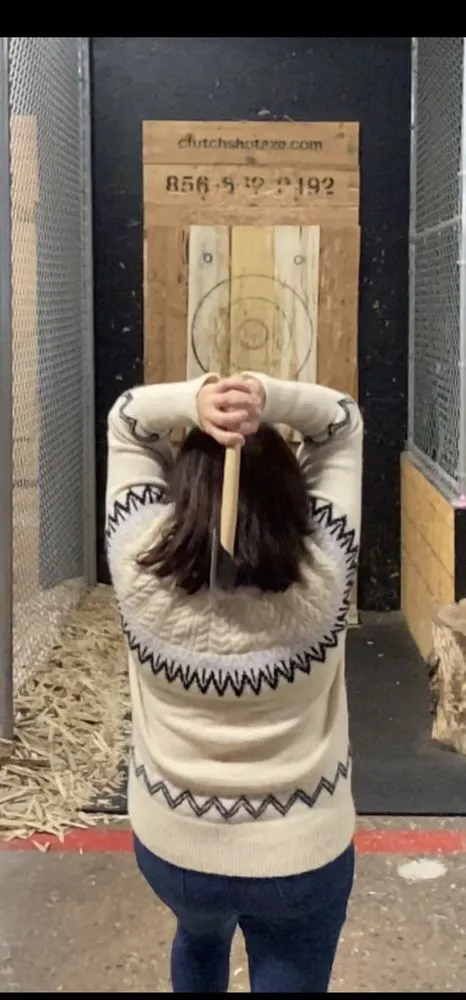 Clutch Shot Axe Throwing image