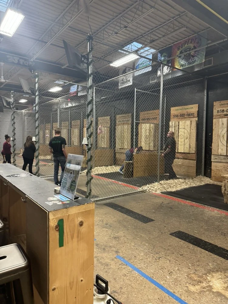 Clutch Shot Axe Throwing image