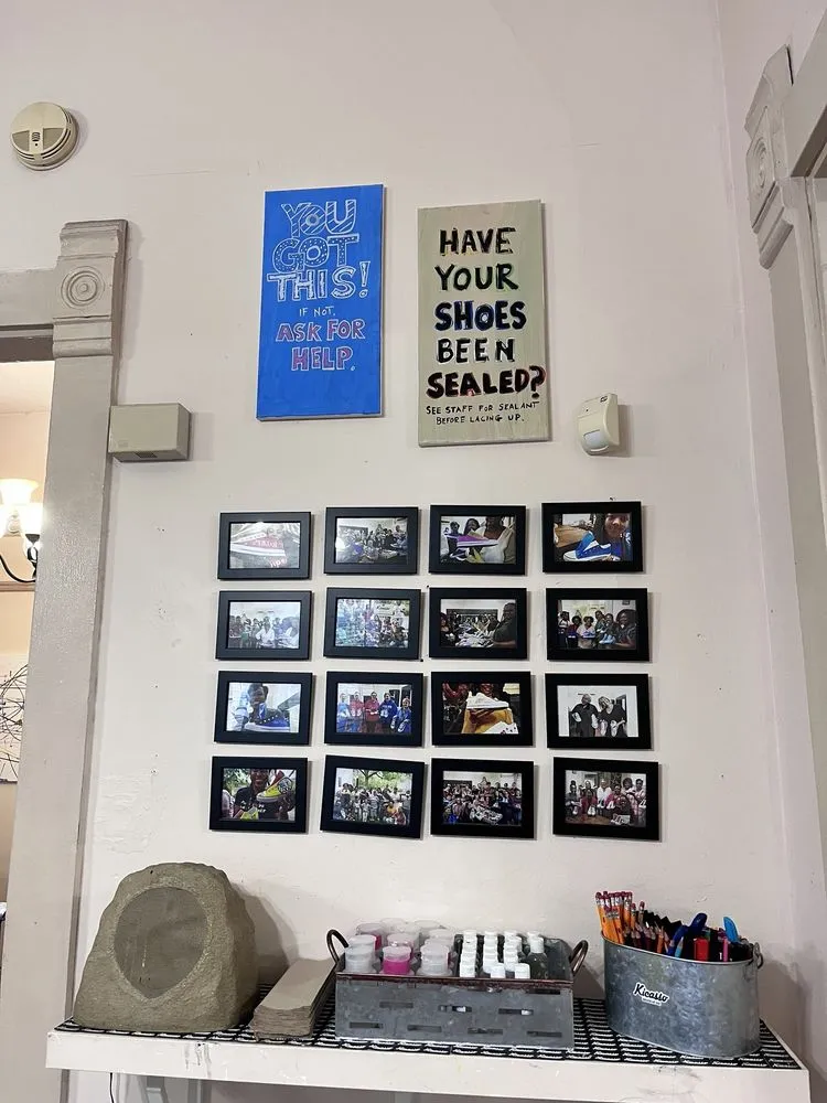 Kicasso Sneaker Art Bar image