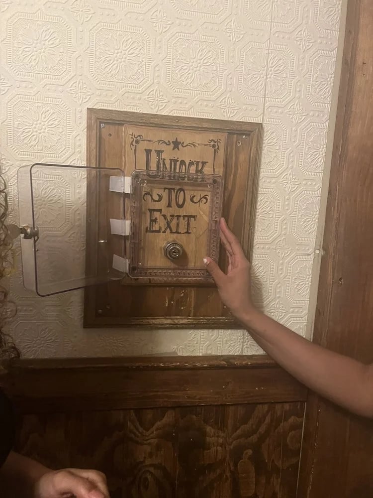 Escape The Room AZ image