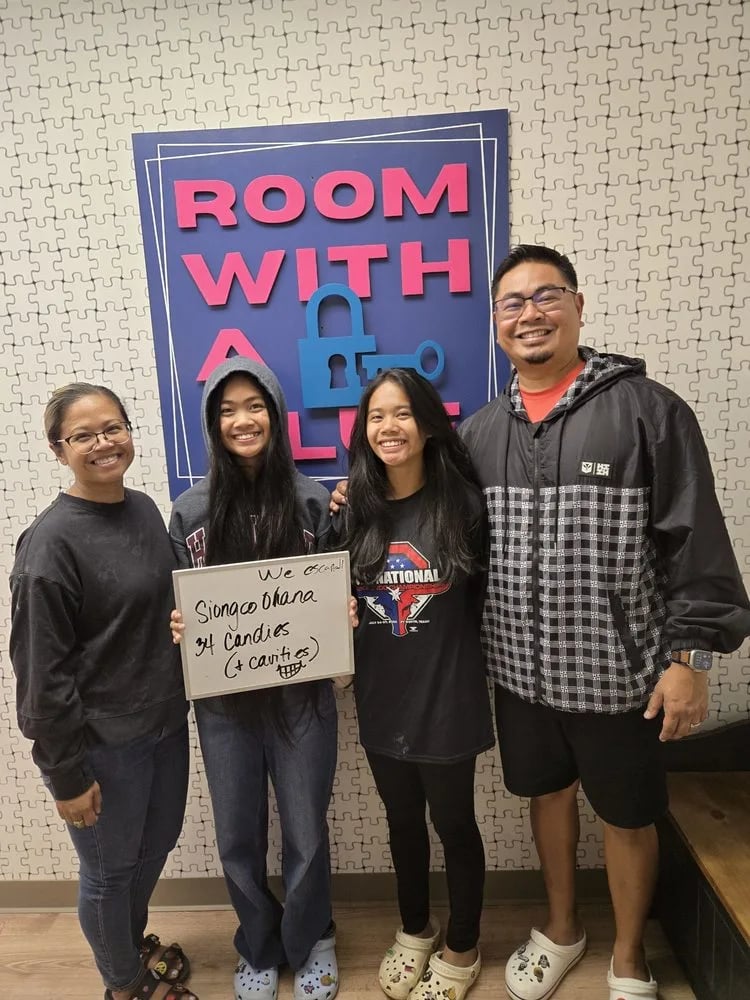 Room With A Clue image