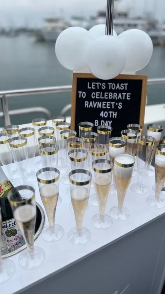 Champagne Yacht image