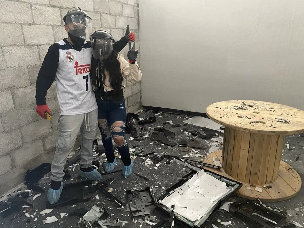 Roaring Rage Room image