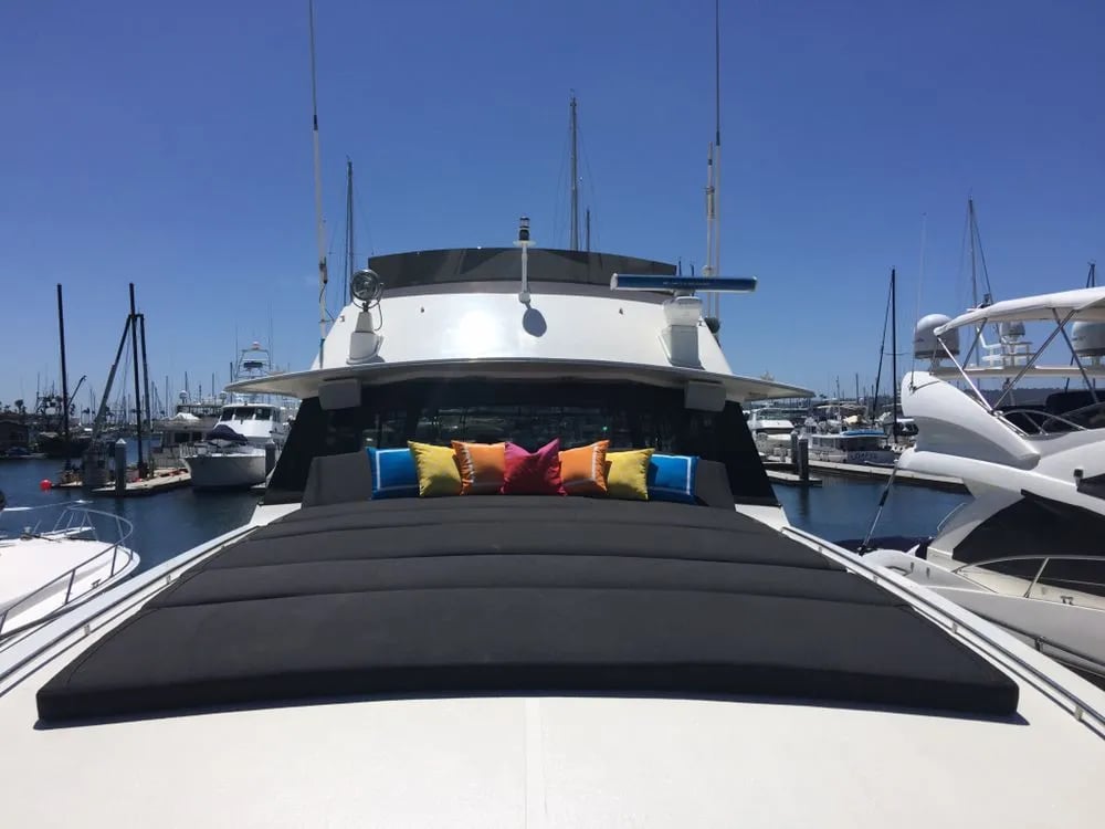 Champagne Yacht image