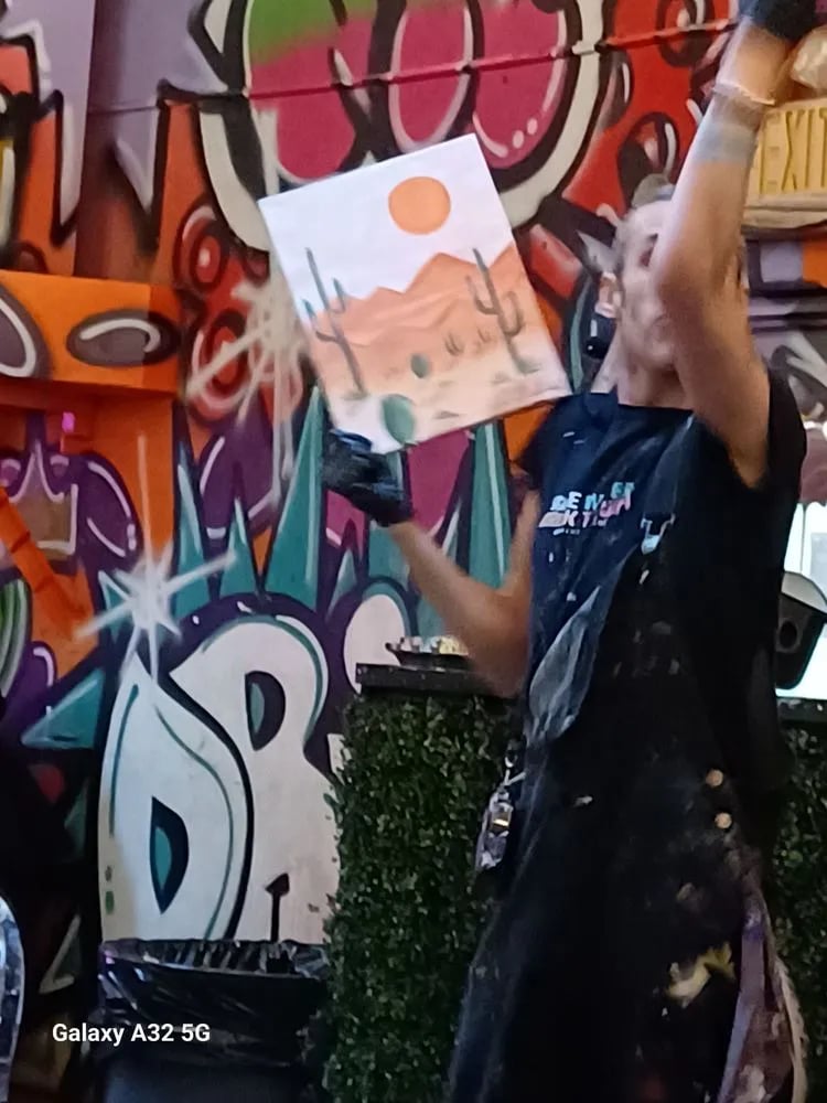 Paint N Pour image