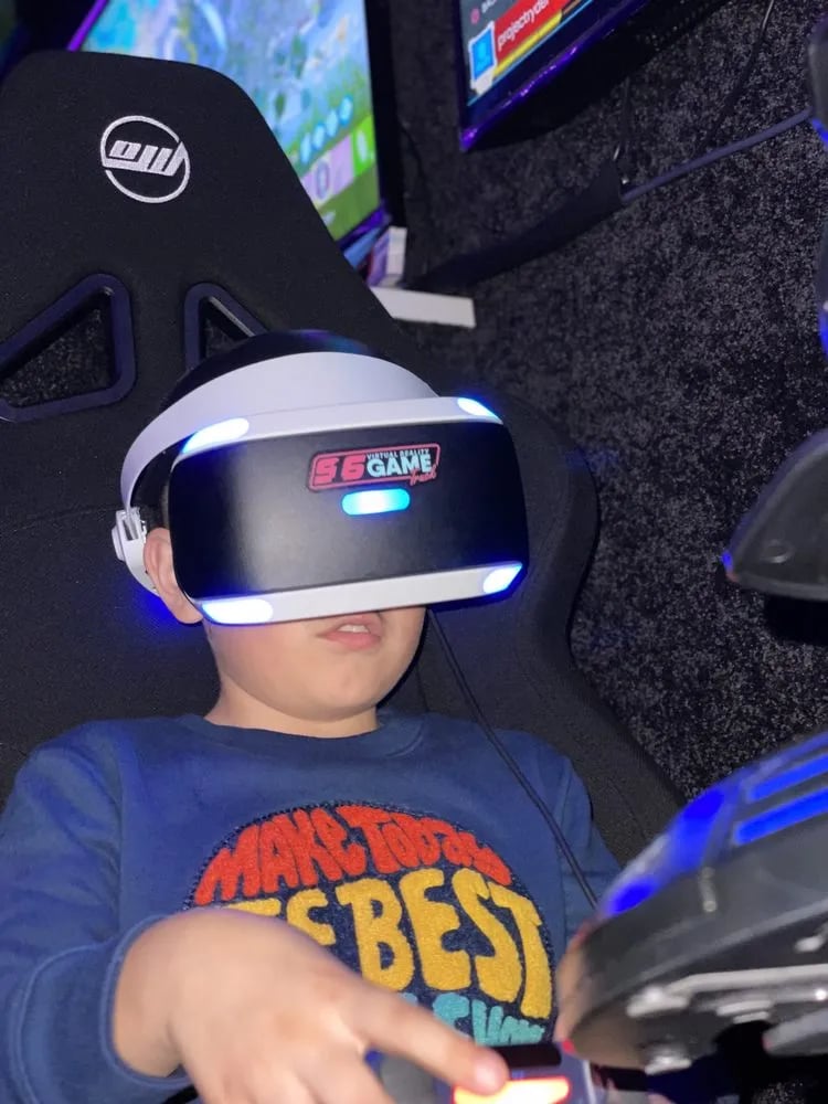 916 Virtual Reality Game Truck image