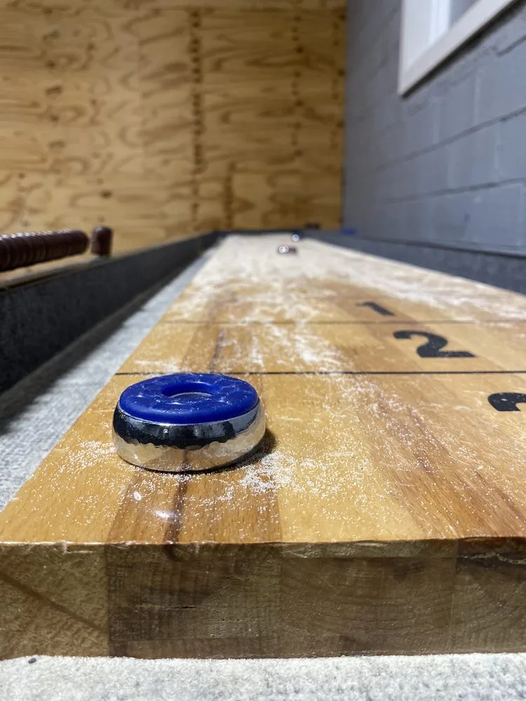Clutch Shot Axe Throwing image
