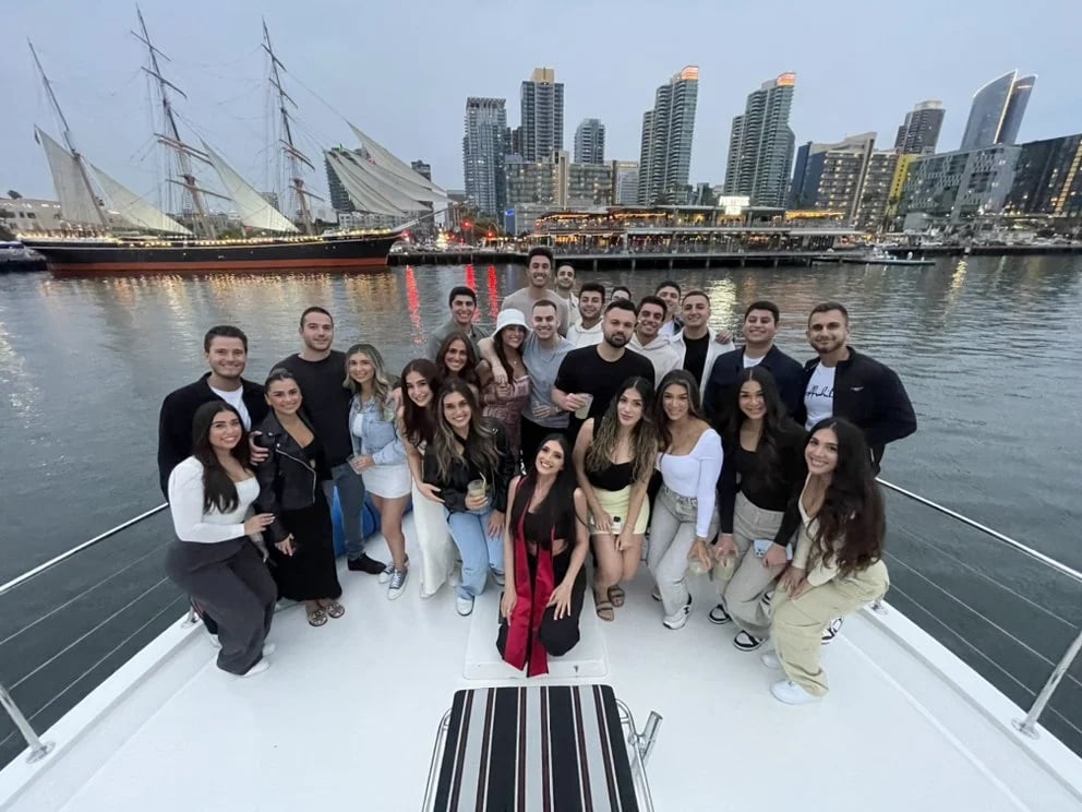 Champagne Yacht image