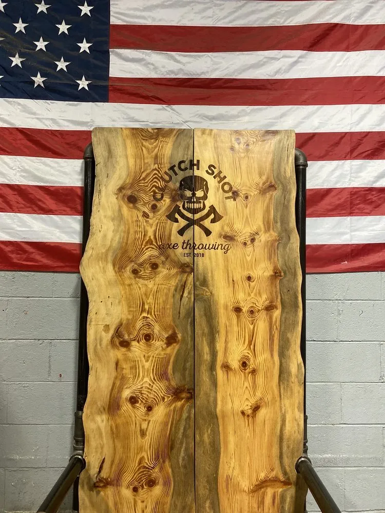 Clutch Shot Axe Throwing image