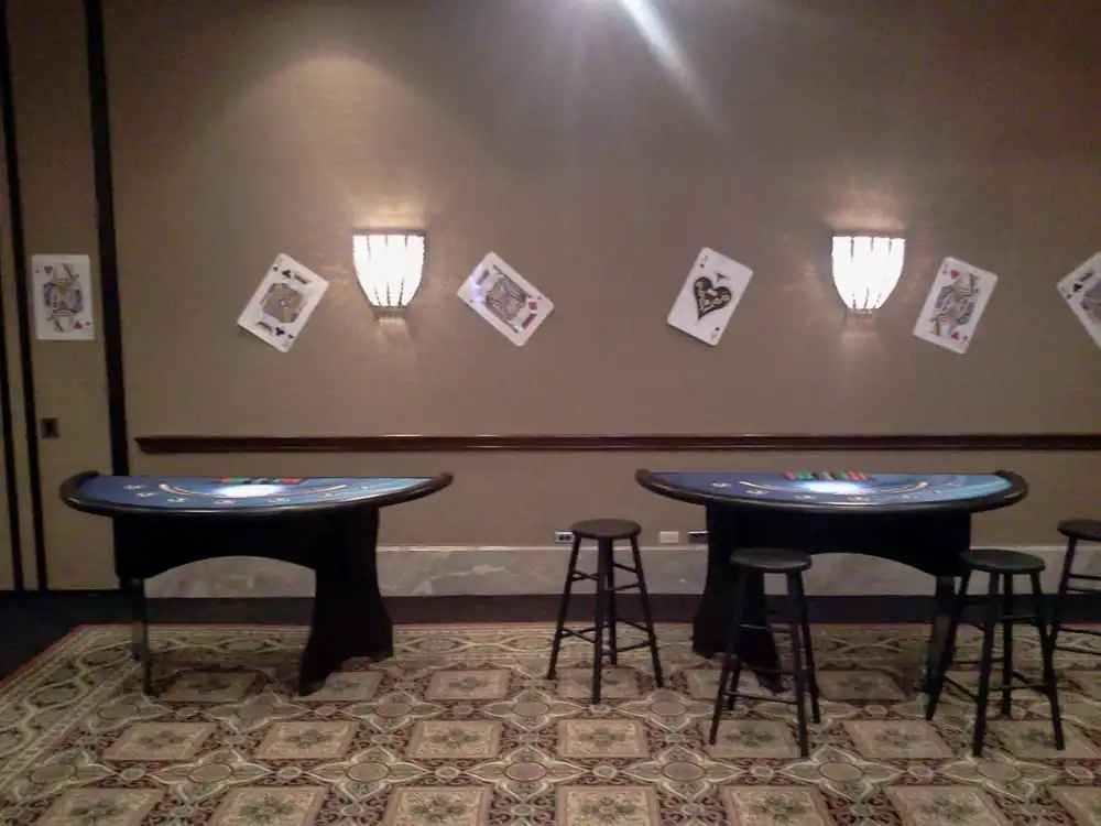 Queen of Hearts Casino Parties image