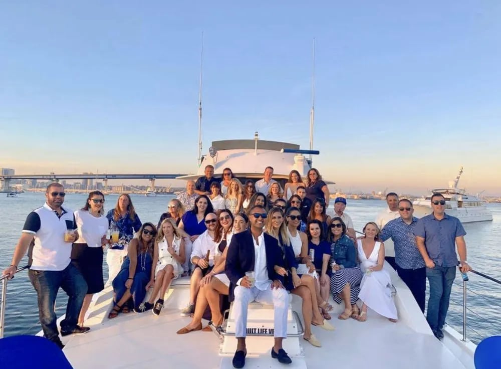 Champagne Yacht image