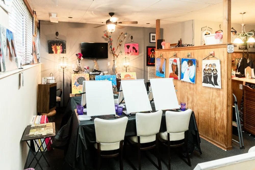 Painted Pearls Paint Studio image