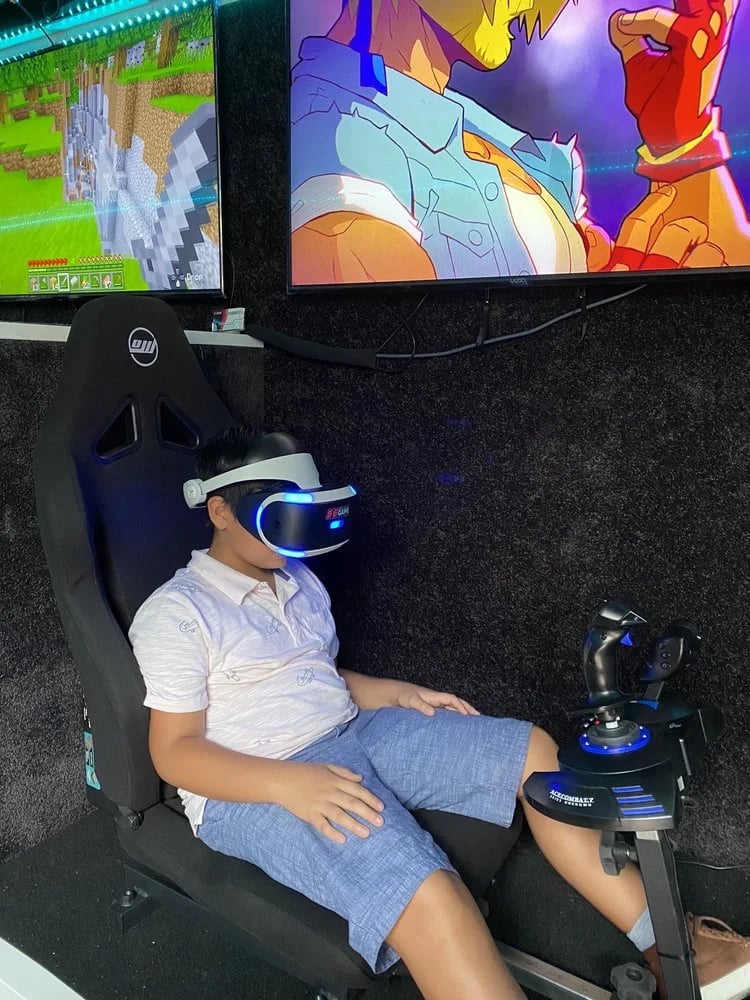 916 Virtual Reality Game Truck image