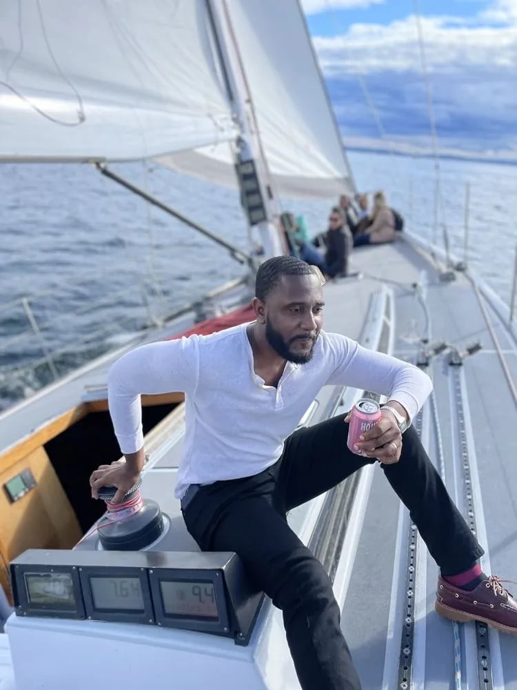 Sailing Seattle image