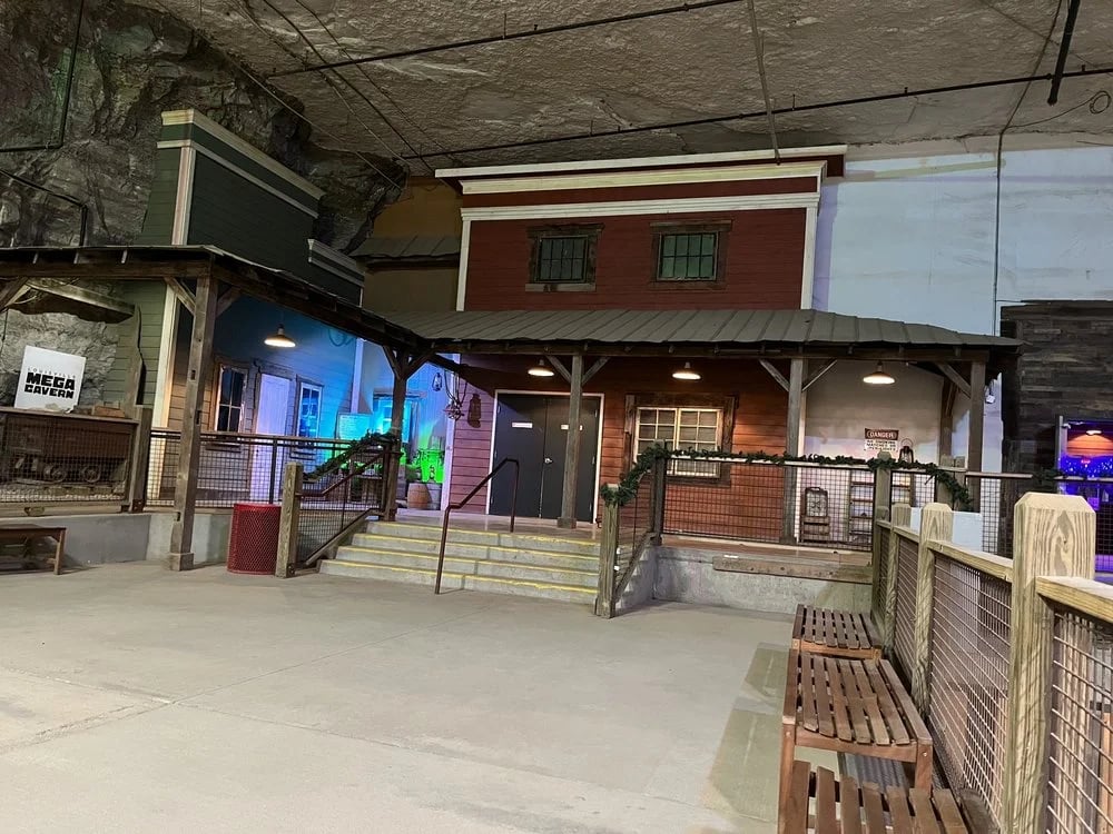 Louisville Mega Cavern image