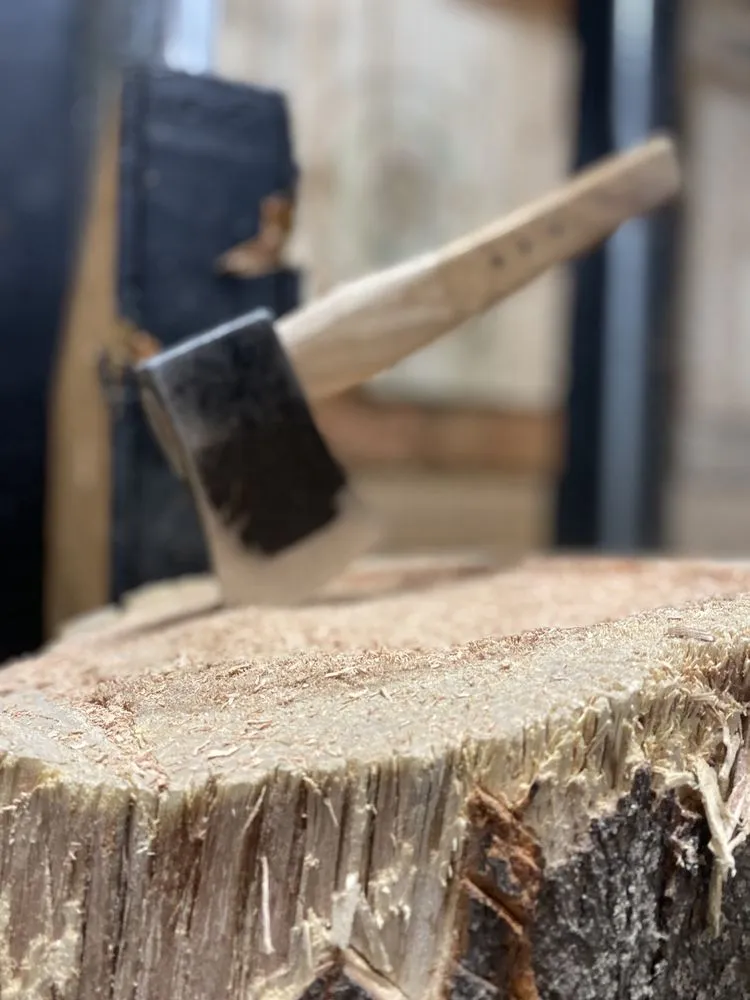 Clutch Shot Axe Throwing image