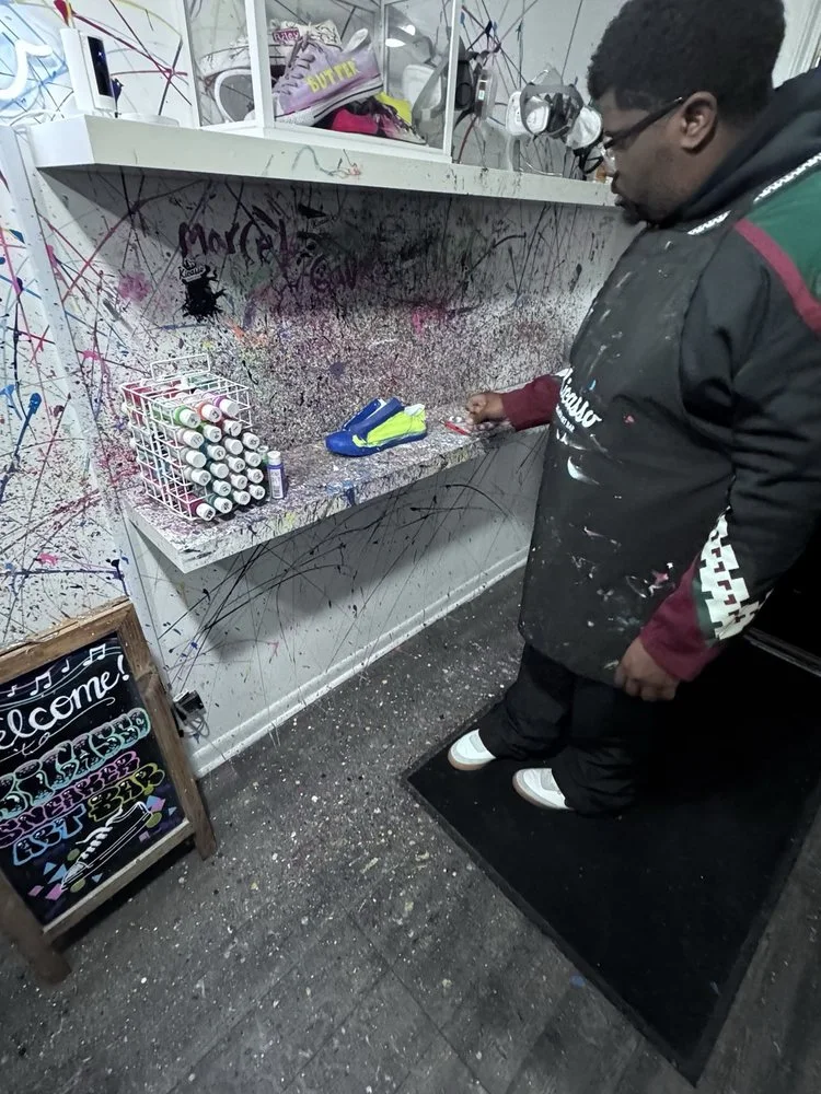 Kicasso Sneaker Art Bar image